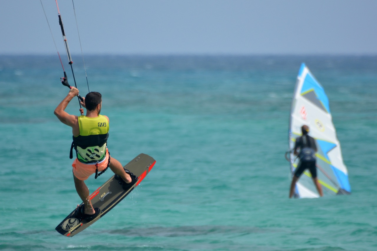 kitesurfing & windsurfing